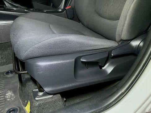 Certified 2022 Toyota Corolla Cross LE image 19