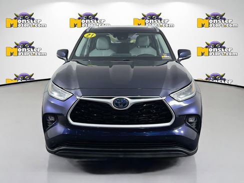 Used 2021 Toyota Highlander XLE image 2