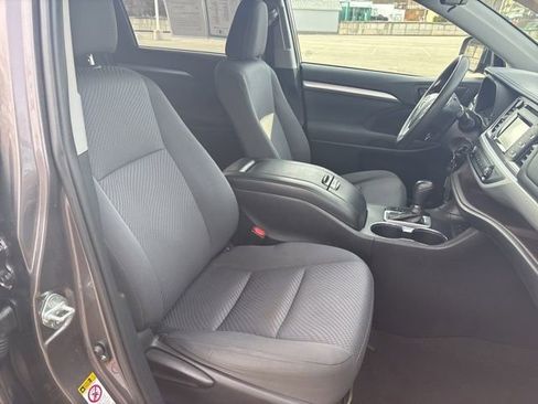 Used 2019 Toyota Highlander LE image 12