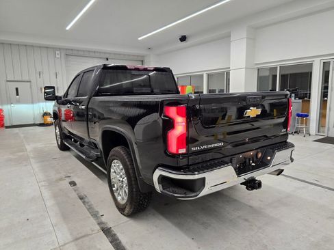 Used 2024 Chevrolet Silverado 2500 LTZ w/ LTZ Plus Package AWD/4WD image 4