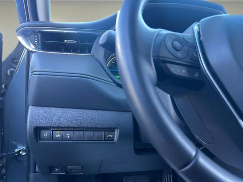 Used 2024 Toyota Venza LE image 20