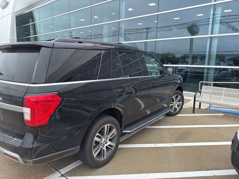 Used 2022 Ford Expedition XLT RWD image 1