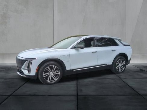 New 2026 Cadillac Lyriq Luxury RWD image 7