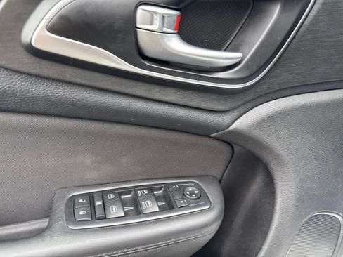 Used 2016 Chrysler 200 Limited w/ Convenience Group FWD image 14