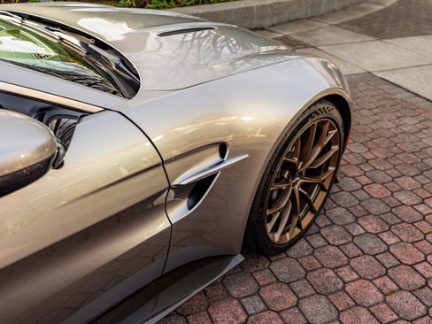 Used 2025 Aston Martin V8 Vantage Coupe image 8