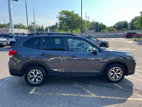 Used 2021 Subaru Forester Premium AWD/4WD image 4