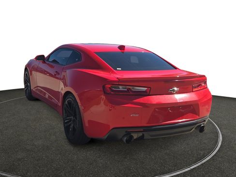 Used 2018 Chevrolet Camaro LT RWD image 3