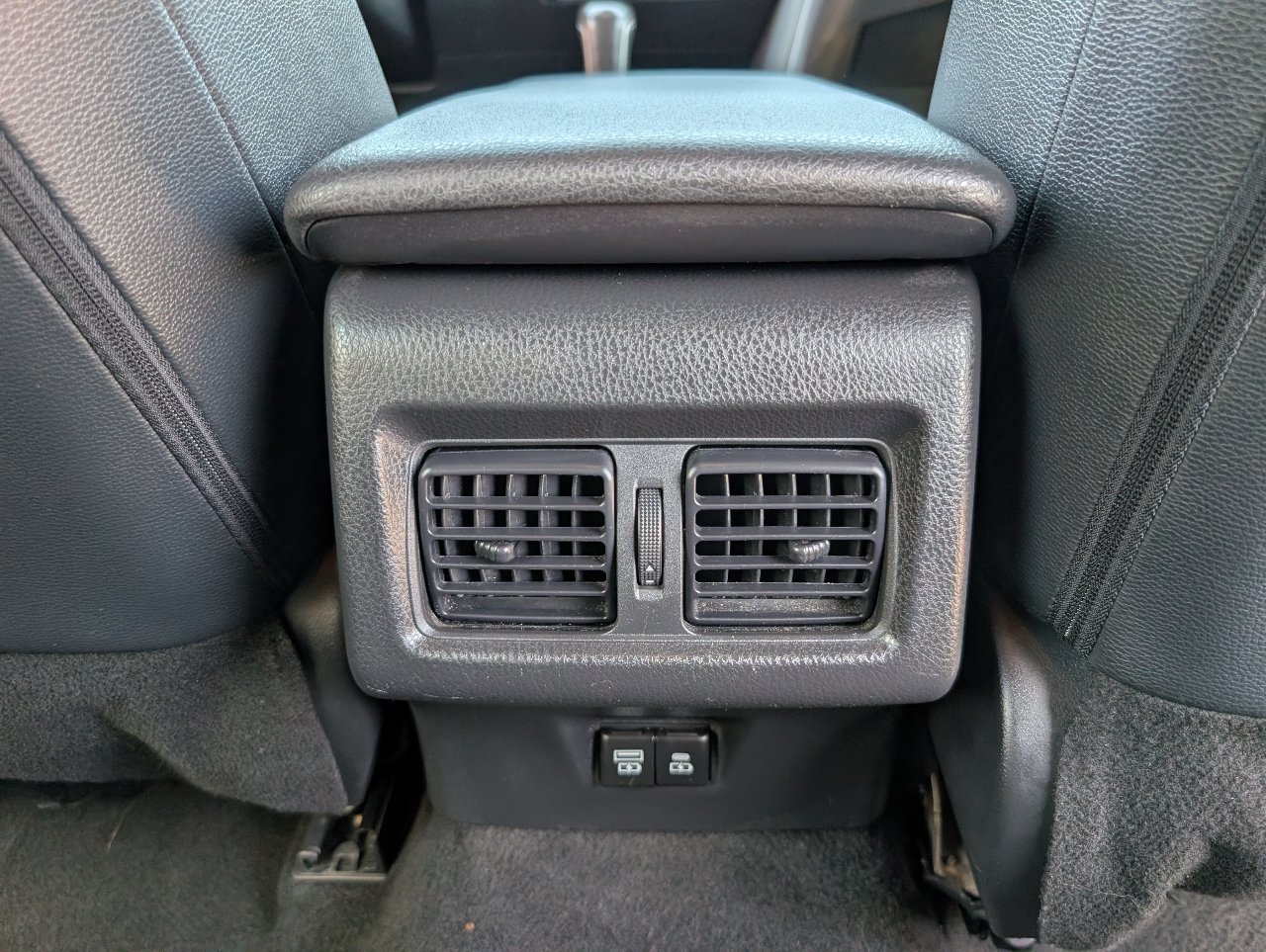 Used 2025 Toyota Camry SE FWD image 7
