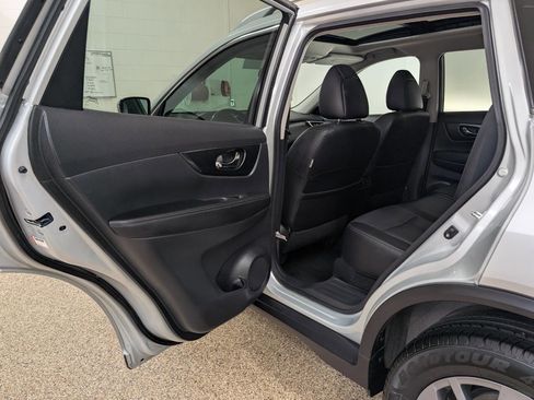 Used 2016 Nissan Rogue SL AWD/4WD image 15