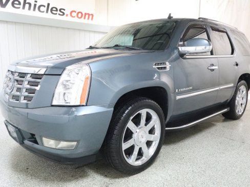 Used 2009 Cadillac Escalade AWD image 2