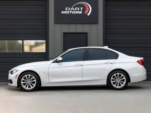 Used 2017 BMW 320i xDrive Sedan AWD/4WD image 4