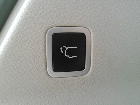 Used 2024 Chrysler Pacifica Touring-L image 27