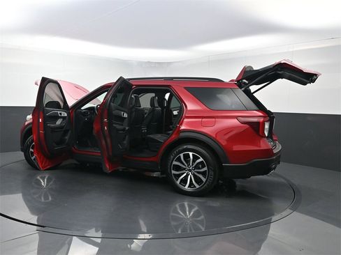 Used 2020 Ford Explorer ST w/ Premium Technology Package image 40