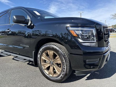 Used 2024 Nissan Titan SV w/ SV Bronze Edition Package image 10
