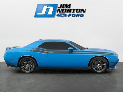 Used 2016 Dodge Challenger R/T Scat Pack w/ Leather Interior Group image 2