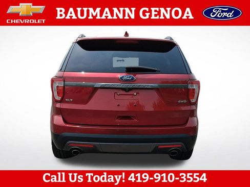 Used 2017 Ford Explorer XLT w/ Equipment Group 202A AWD/4WD image 4