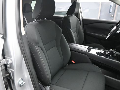 Used 2025 Nissan Rogue S image 14