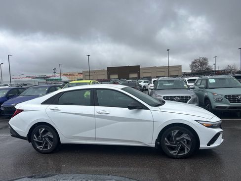 Used 2025 Hyundai Elantra SEL image 4
