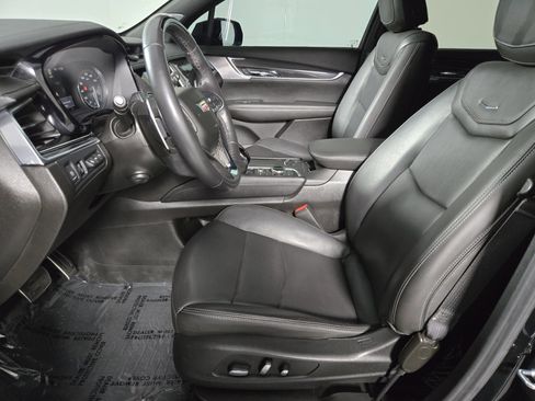 Used 2023 Cadillac XT6 Sport w/ LPO, ONYX Package image 12