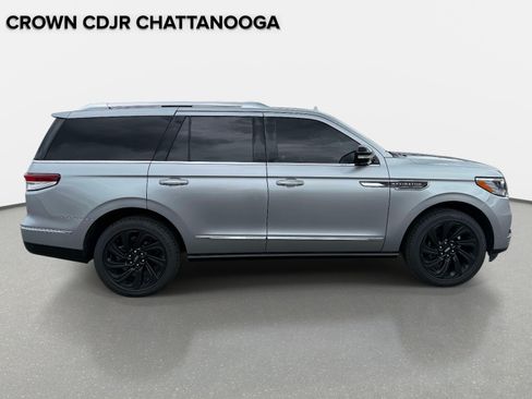 Used 2023 Lincoln Navigator Reserve AWD/4WD image 7