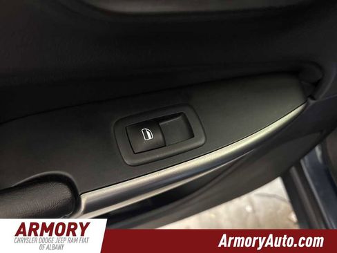 Used 2019 Jeep Cherokee Limited image 27