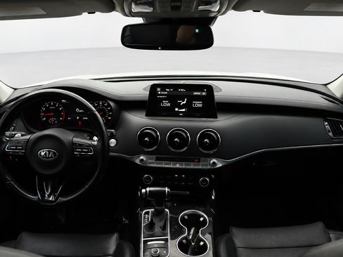 Used 2019 Kia Stinger Premium RWD image 19