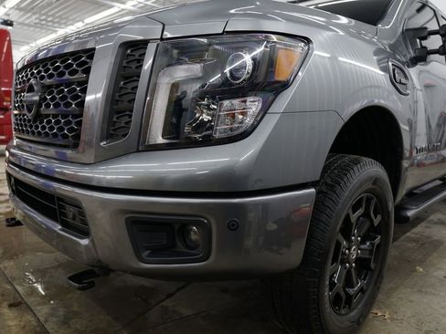 Used 2018 Nissan Titan SL w/ Midnight Edition image 6