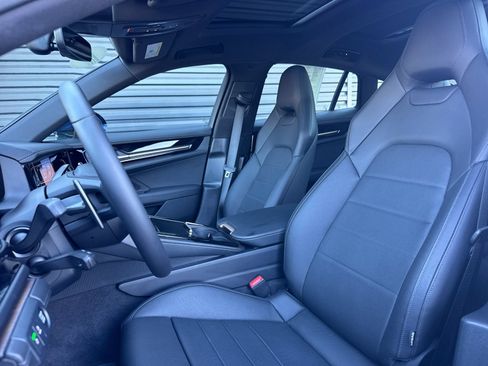 Certified 2025 Porsche Panamera RWD image 6