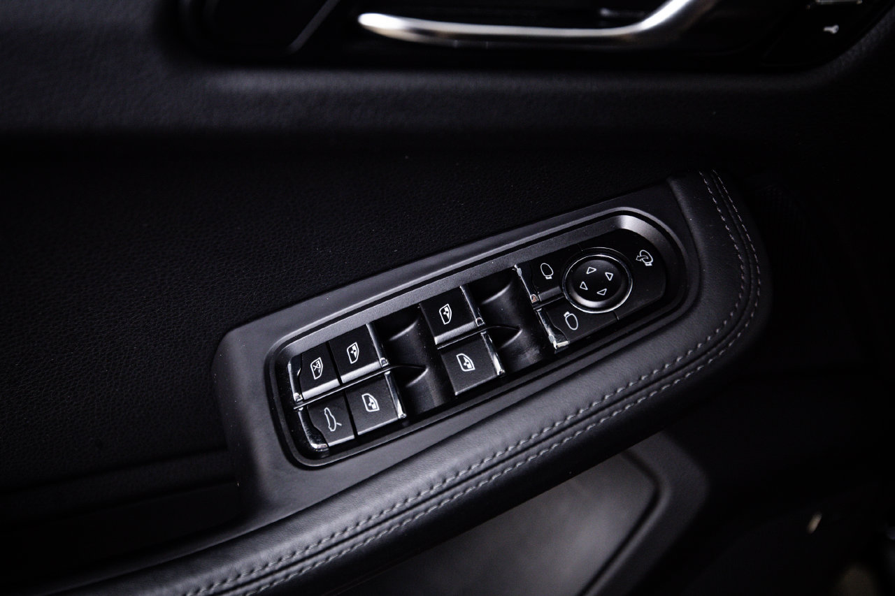 Certified 2023 Porsche Macan AWD/4WD image 22