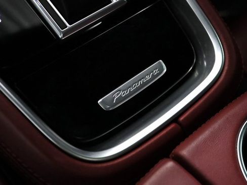 Used 2018 Porsche Panamera 4S image 29