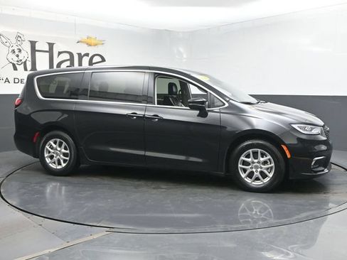 Used 2023 Chrysler Pacifica Touring-L FWD image 53