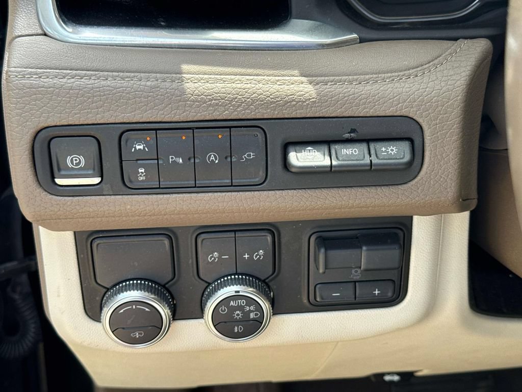 Used 2021 GMC Yukon XL Denali w/ Denali Ultimate Package RWD image 25