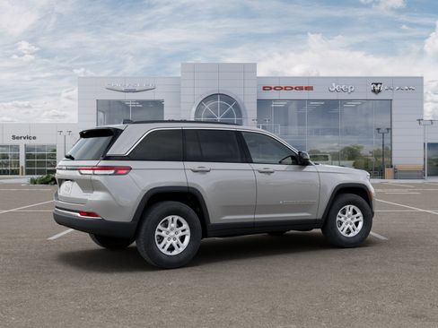 New 2025 Jeep Grand Cherokee Laredo image 2