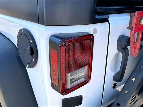 Used 2017 Jeep Wrangler Unlimited Rubicon AWD/4WD image 22