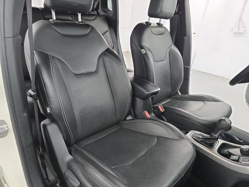 Used 2021 Jeep Compass Latitude w/ Sun and Sound Group AWD/4WD image 10