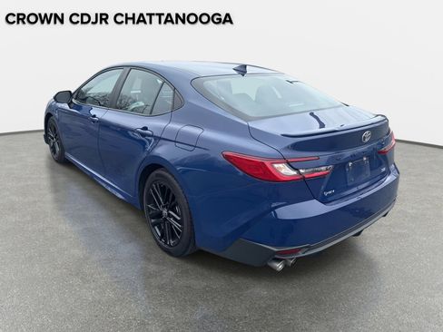 Used 2025 Toyota Camry SE image 4