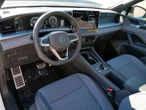 New 2026 Volkswagen Tiguan SE R-Line AWD/4WD image 8