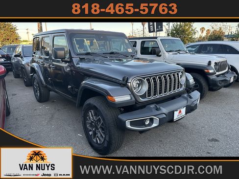 Used 2025 Jeep Wrangler Unlimited Sahara AWD/4WD image 1