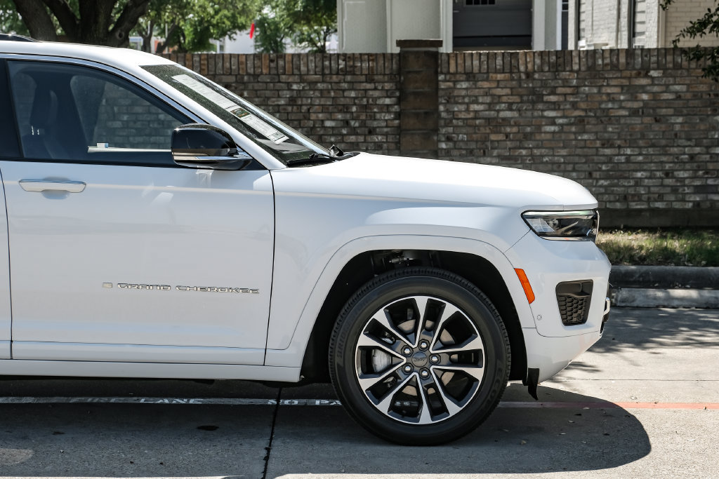 Used 2023 Jeep Grand Cherokee Overland AWD/4WD image 17