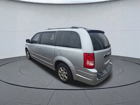 Used 2010 Chrysler Town & Country Touring image 2