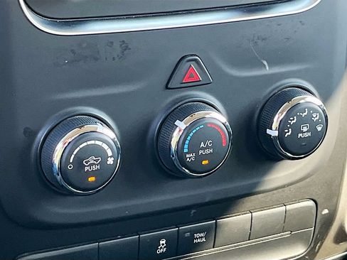 Used 2019 RAM 1500 Classic SLT AWD/4WD image 15