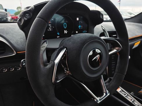 Used 2025 McLaren Artura Spider image 35
