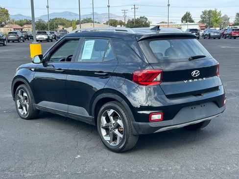 Used 2022 Hyundai Venue SEL FWD image 5