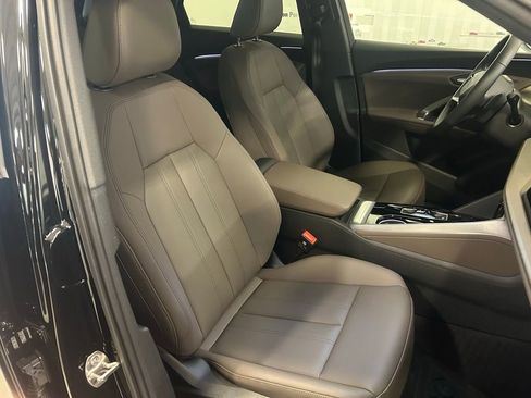 Used 2025 Audi Q5 Premium w/ Convenience Package image 21