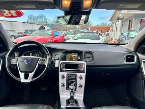 Used 2018 Volvo V60 T5 Cross Country w/ Convenience Package image 12