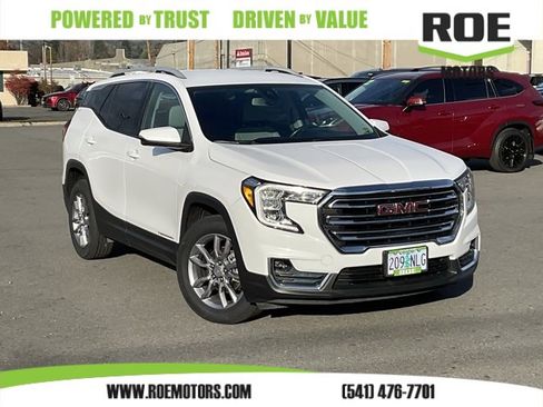 Certified 2022 GMC Terrain SLT image 1