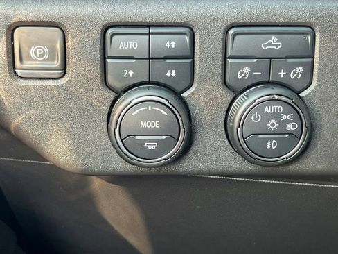Used 2024 Chevrolet Silverado 1500 LT Trail Boss w/ LPO, Dark Essentials Package AWD/4WD image 19