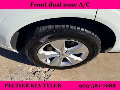 Used 2022 Volvo XC60 B5 Momentum image 14