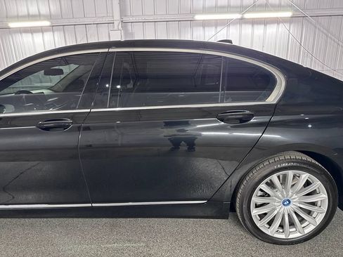 Used 2022 BMW 745e xDrive w/ Premium Package AWD/4WD image 18