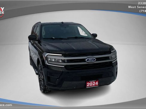 Used 2024 Ford Expedition XLT image 3